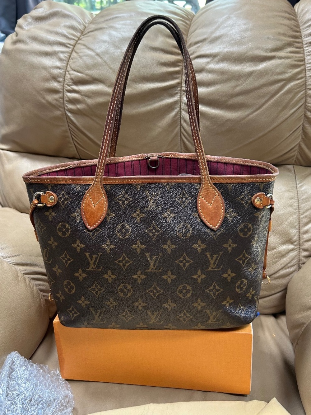 Adorable Authentic Louis Vuitton  Neverfull 🩷Pivione pm